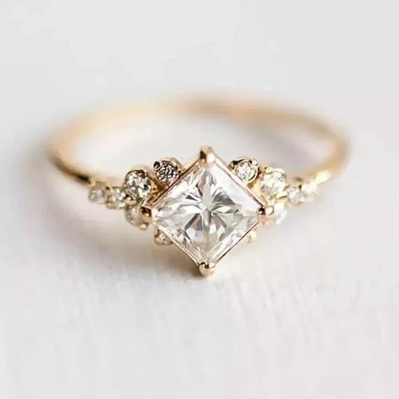 NEW! 18K Yellow Gold Princess Cut White Sapphire Decorative Engagement Ring - Picture 1 of 5